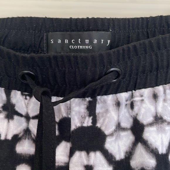 Tie dyed pattern Sanctuary Pants Size M - Picture 2 of 3